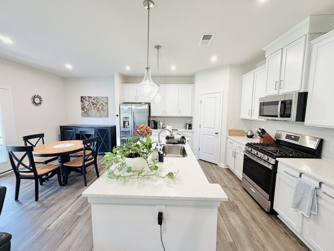 Building Photo - 667 Honeydew Dr