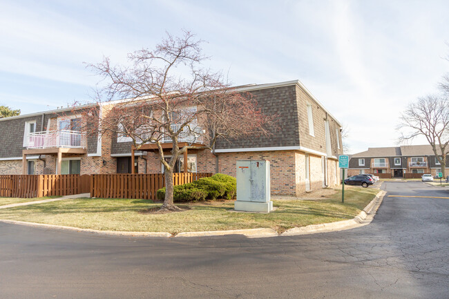 Building Photo - 1906 Plum Grove Rd