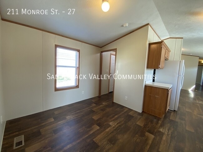 Building Photo - 211 Monroe St