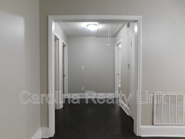 Building Photo - 411 Gray Dr
