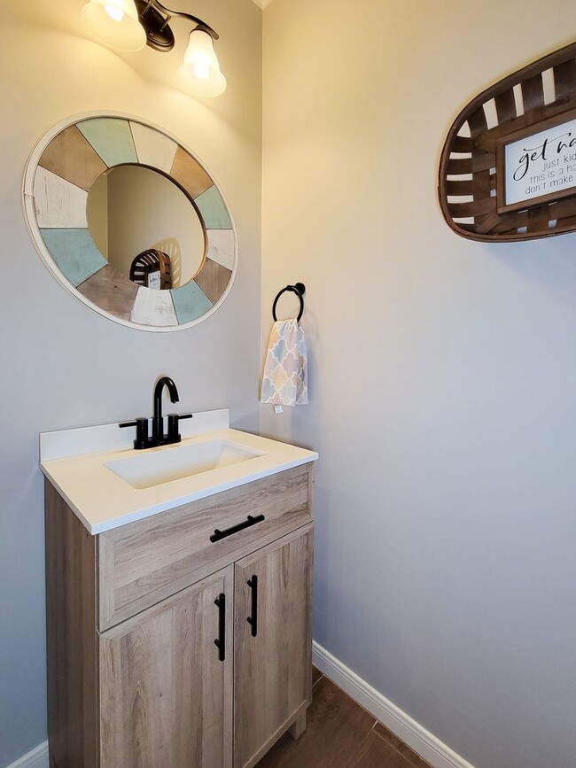 Building Photo - Beautifully designed waterfront property w...