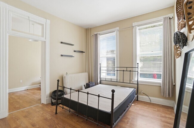 Building Photo - 1220 Louden St