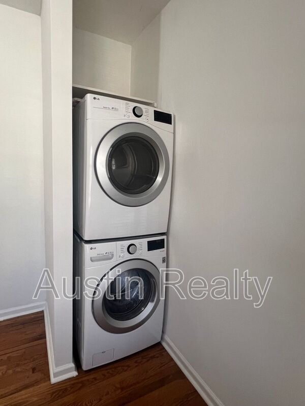 Building Photo - 4362 McPherson Ave