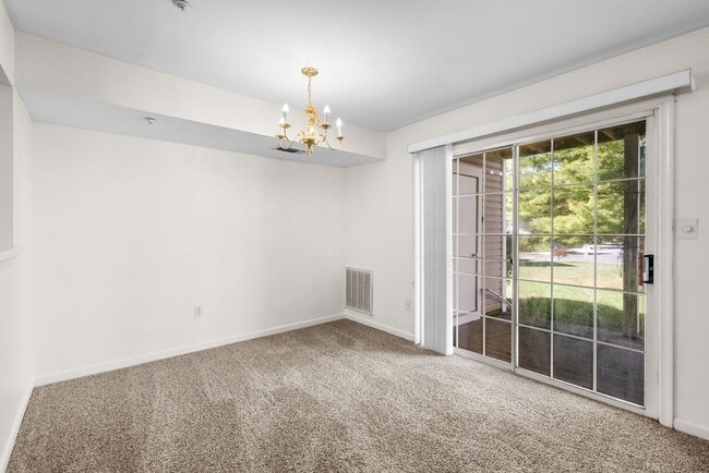 Building Photo - 2 Bed 1.5 Bath - Germantown Condo - Attach...