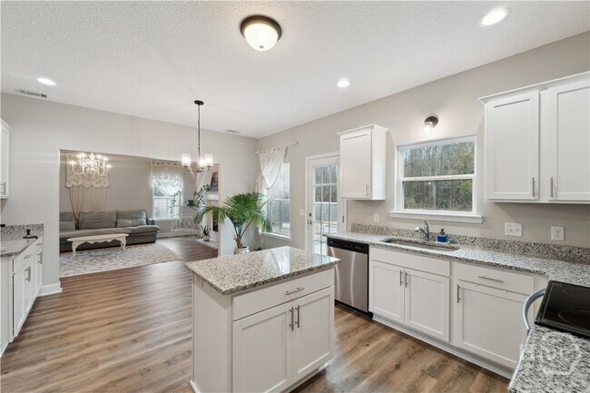 Building Photo - 601 Meloney Dr