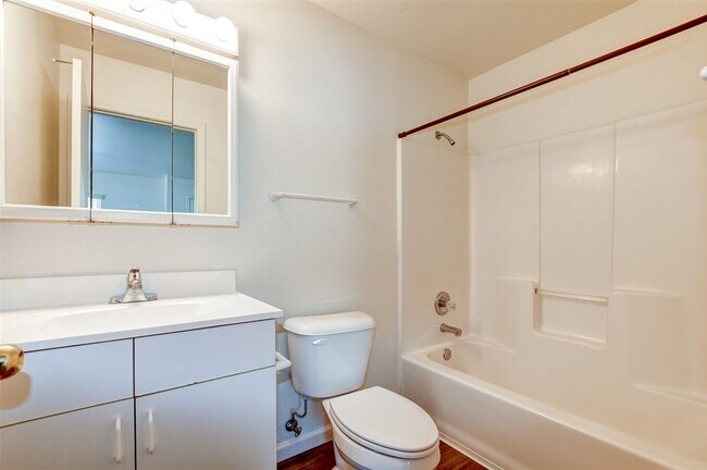 Building Photo - 114 Bradshaw Dr