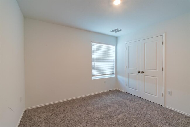 Building Photo - 10500 Steinbeck Dr