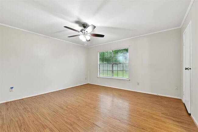 Building Photo - 329 Gleneagles Dr