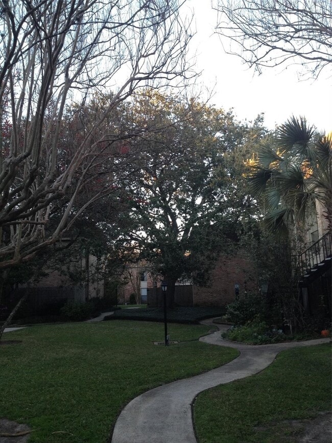 Building Photo - 1601 S Shepherd Dr