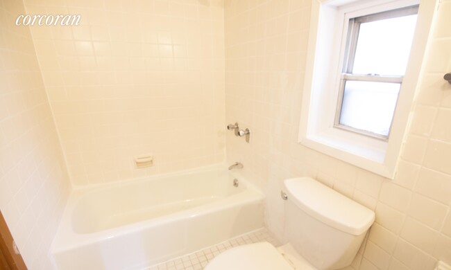 Building Photo - 305 W 90th St