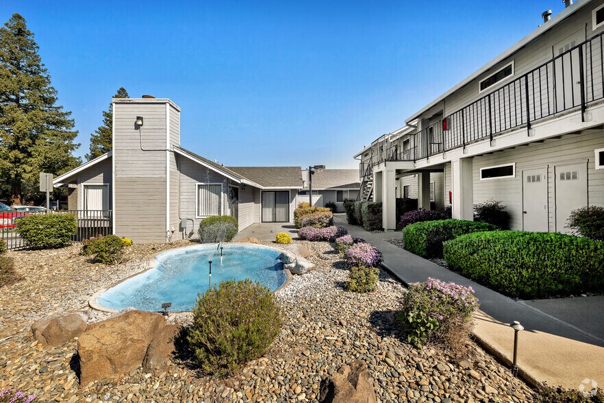 Building Photo - Pool - Santa Paula Commons