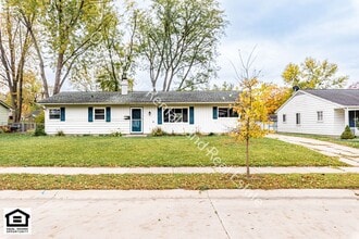 Building Photo - 1727 Maplewood Rd