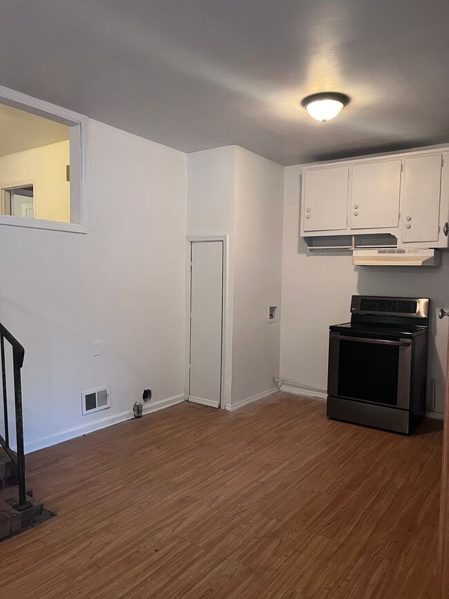 Building Photo - Move-In Ready!