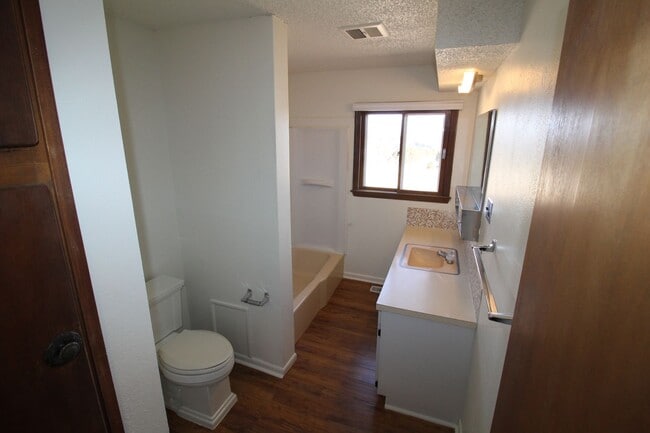 Building Photo - 601 La Bajada Way