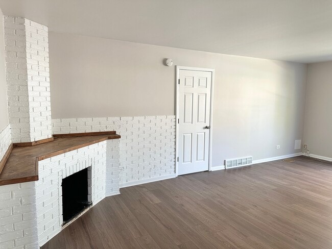 Building Photo - 525 Ryan Ln