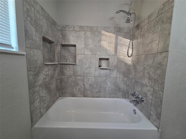 Building Photo - 1917 Treat Dr