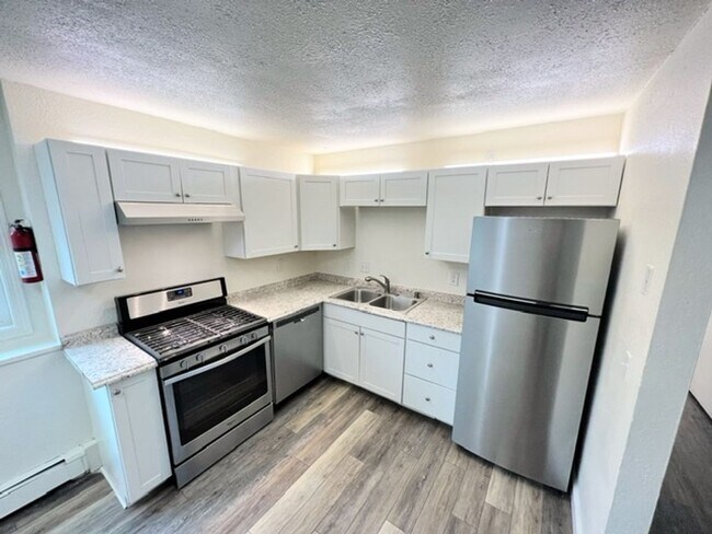 Building Photo - 1555 Latouche St