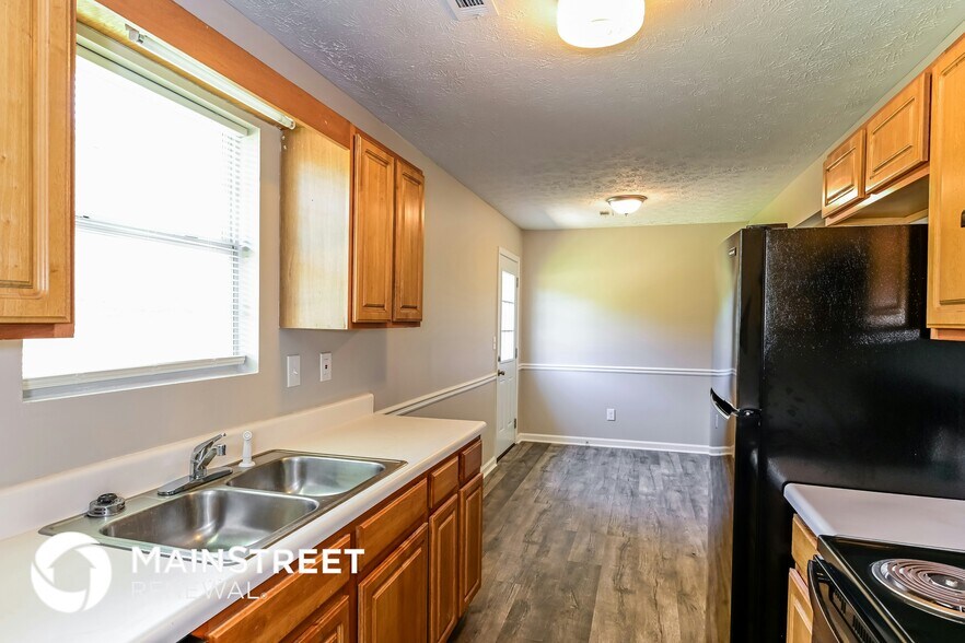 Building Photo - 107 Live Oak Dr