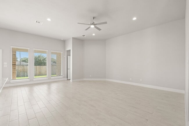 Building Photo - 23323 Persimmon Crk Ln