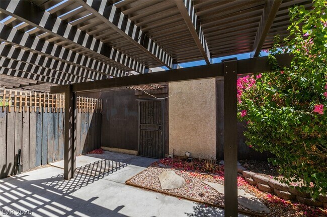 Building Photo - 3318 China Dr