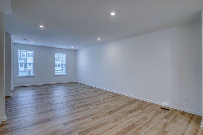 Building Photo - 345 Andrew Ct