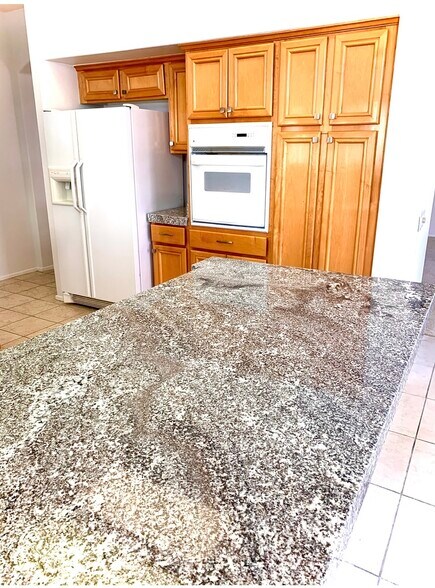 Granite counters - 38575 Orangecrest Rd