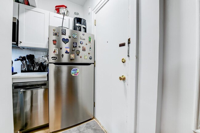 Building Photo - 901 Grand Ave