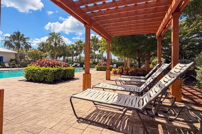 Building Photo - 7222 Paradiso Dr