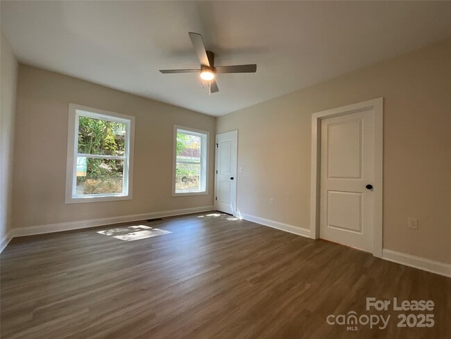 Building Photo - 307 N Catawba St