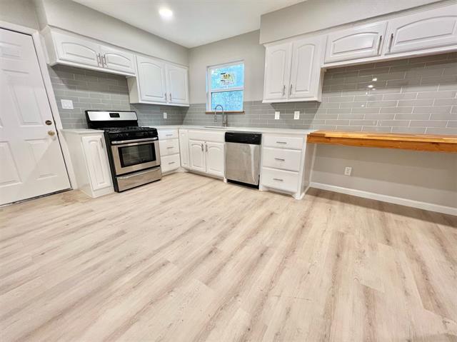 Building Photo - 2107 Hedgerow St