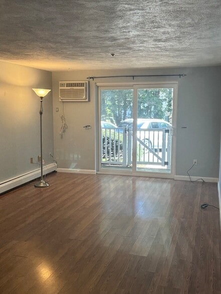 Building Photo - 7 Karen Cir