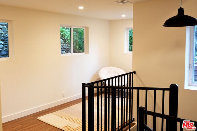 Building Photo - 1671 Happy Trail