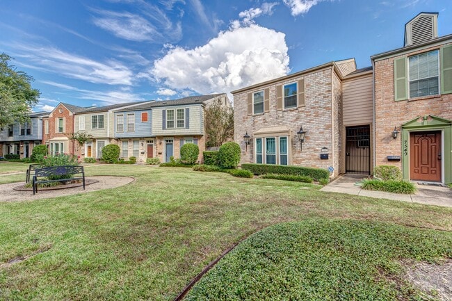 Building Photo - 7547 Brompton St