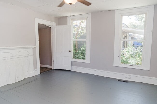 Building Photo - 218 W Chappell St