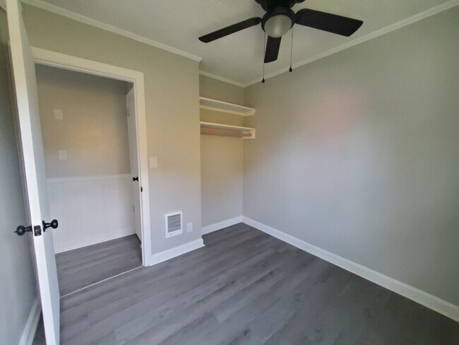 Building Photo - 418 Lake Ave