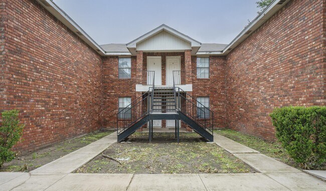 Building Photo - 1918 Angus St