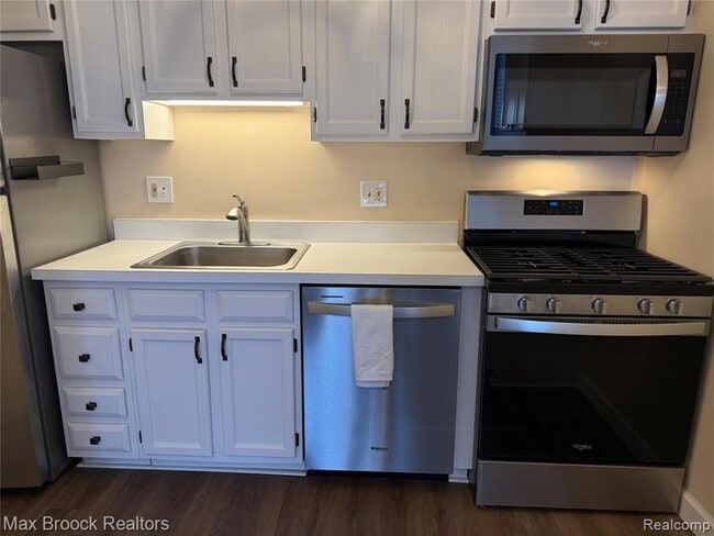 Building Photo - 1671 Cass Lake Rd