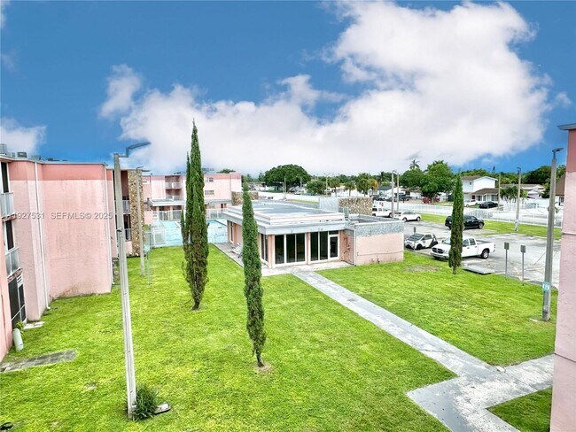 Building Photo - 19751 SW 114th Ave