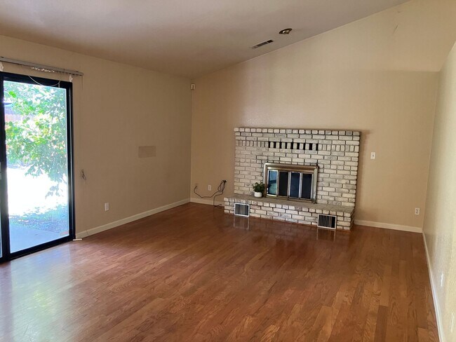 Building Photo - 1717 Whippoorwill Ct