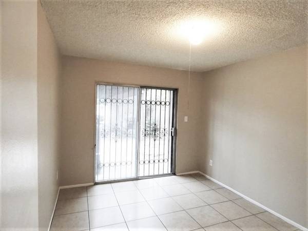 Building Photo - 1907 Lewis Ave