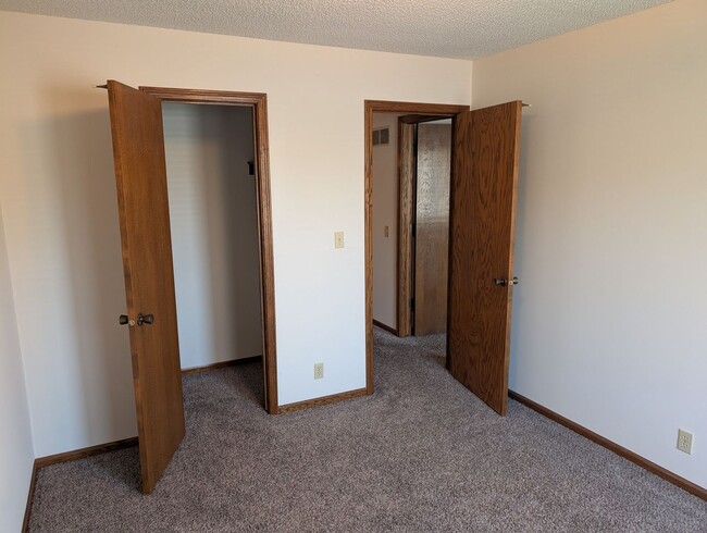 Building Photo - Fully Updated 3 Bedroom 3 Bath Townhouse with 2 Stall Attatched Garage