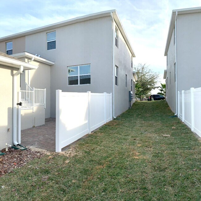 Building Photo - 15609 Water Spring Blvd