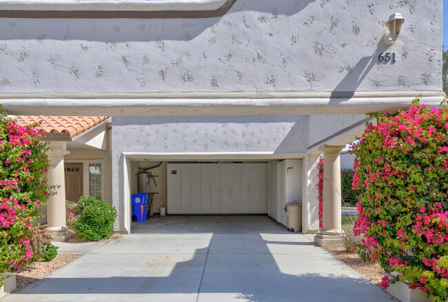 Building Photo - 651 Vista Lago Cir N