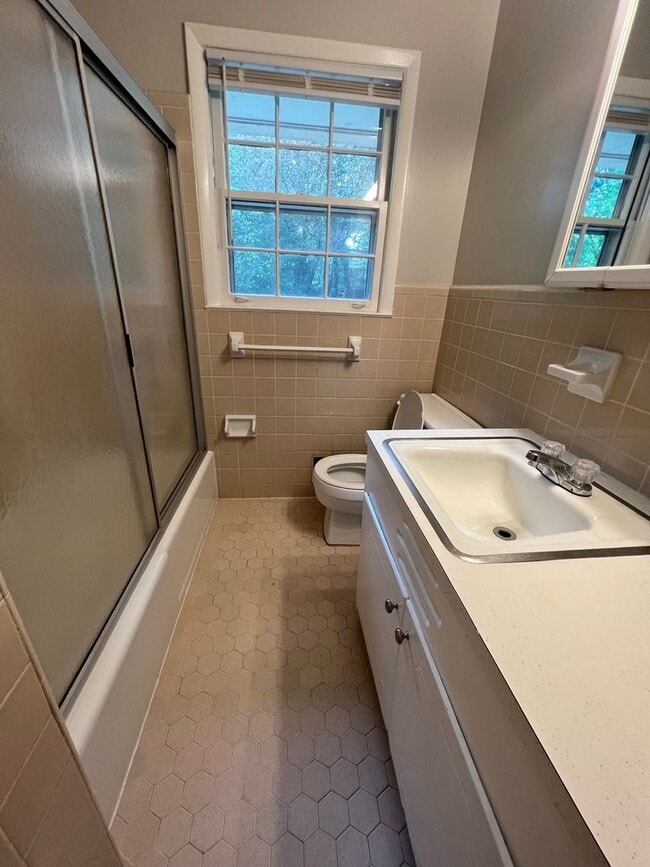 Building Photo - Brentwood Home close to UGAs Vet School