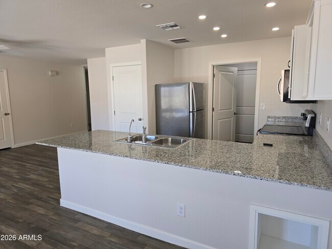 Building Photo - 40 W Cottonwood Ln