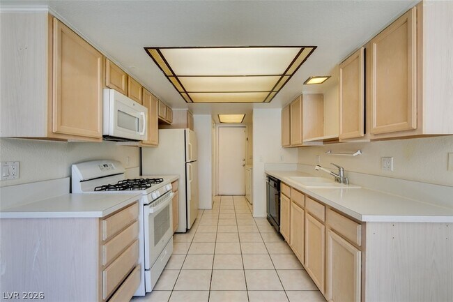 Building Photo - 2127 Pine Breeze Ln