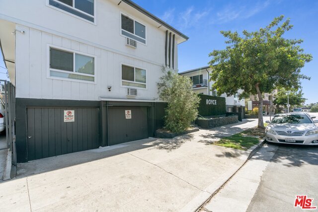 Building Photo - 702 S St Andrews Pl