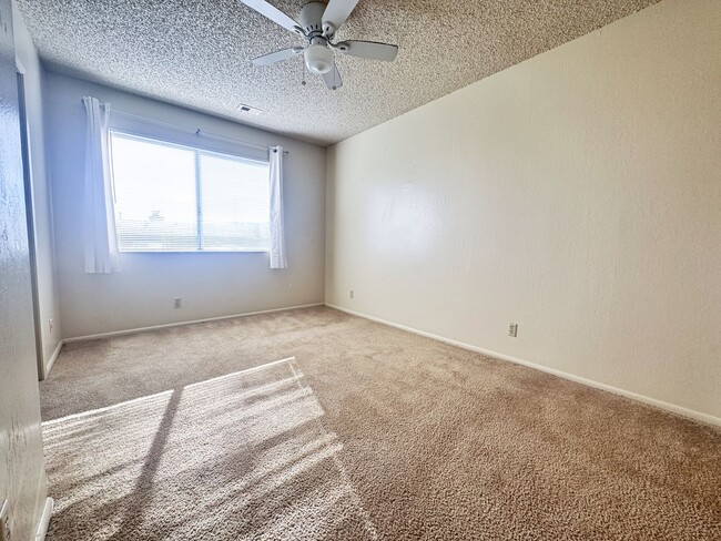 Building Photo - For Lease Near UNR - 2 Bed, 1.5 Bath with ...