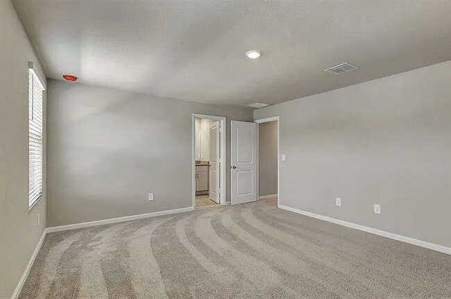 Building Photo - 5788 SE Edgewater Cir