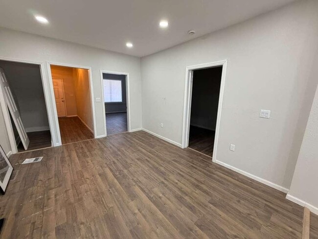 Building Photo - 651 W Bruce St